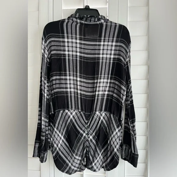 BEACHLUNCHLOUNGE Black & White Plaid Flannel Long Sleeve Button-Up Top Size L - Picture 2 of 8